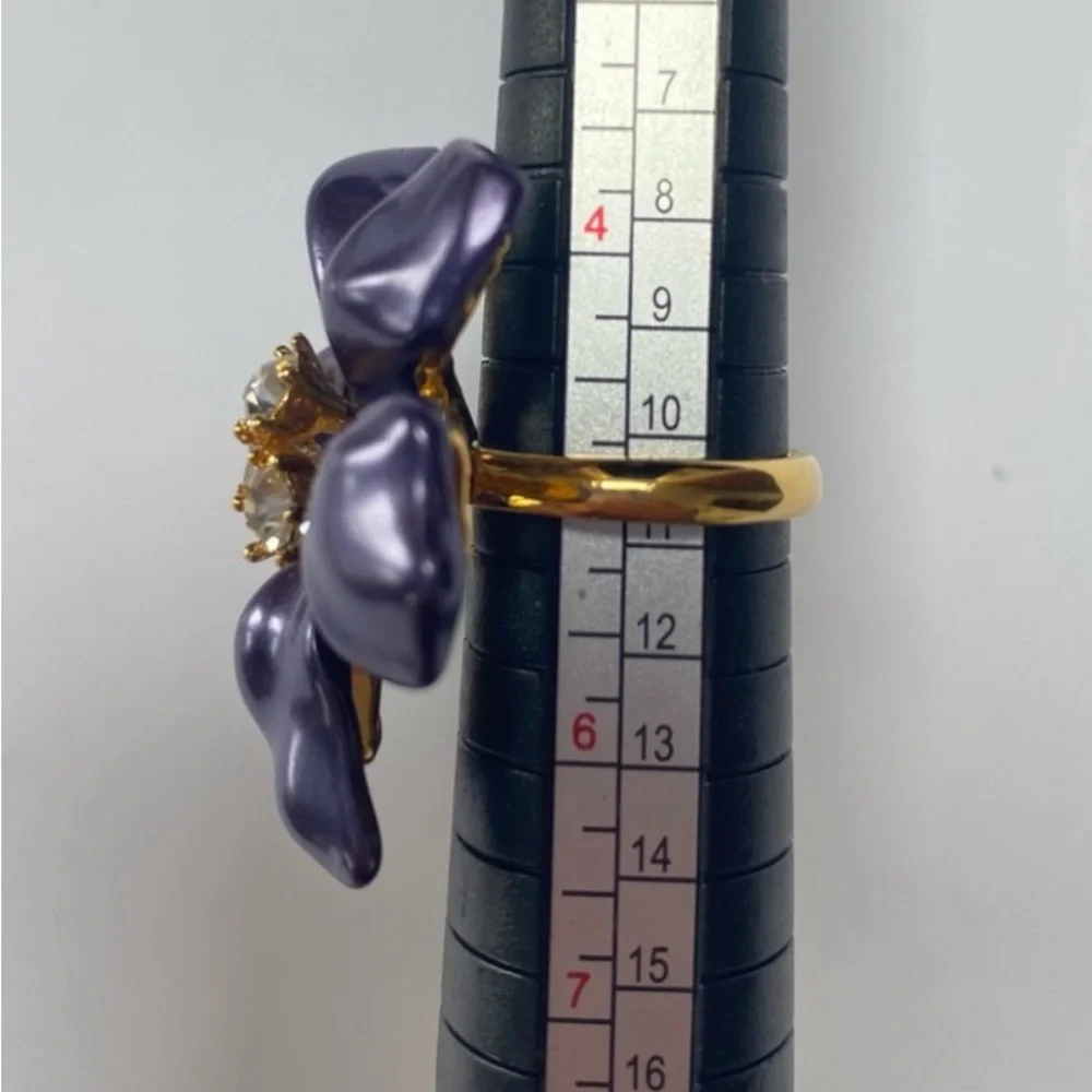 Vintage Kenneth Jay Lane (KJL) Simulated Pearl Ring, Swarovski crystals, Size 5 - Picture 6 of 6